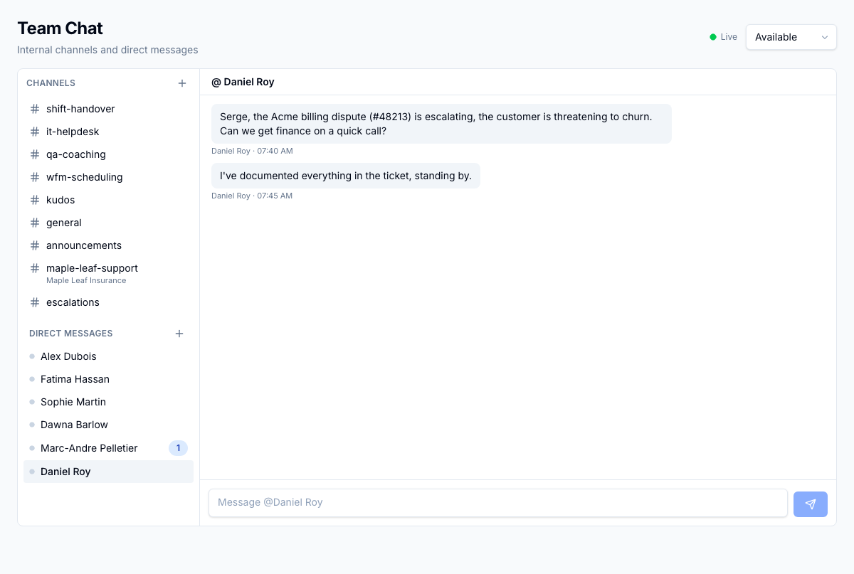 Un fil de message direct, avec la présence de chaque coéquipier et les compteurs de non-lus dans la barre latérale.